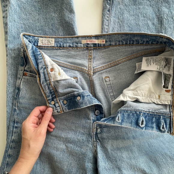 Levi’s rib cage straight ankle jeans from Aritzia - Picture 4 of 4